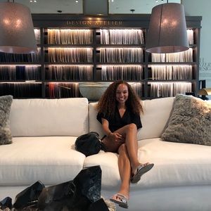 Meet your Posher, Emilia